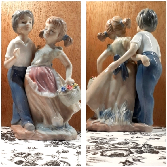 Porcelain statue - Picture 1 of 3